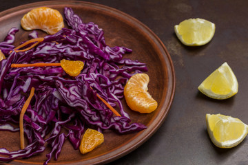  Sliced red cabbage, lemon and mandarin slices.