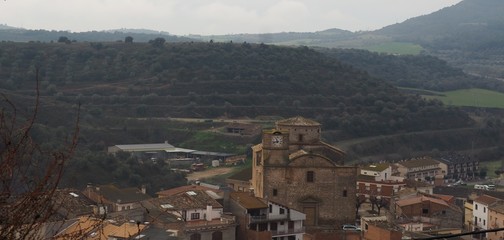 iglesia parroquial del pueblo medieval de camarasa en la provincia de lerida, cataluña, españa,...