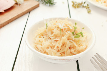 Schale mit Sauerkraut Tisch 