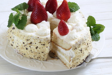 cake with strawberries
