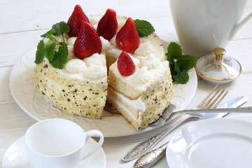 cake with strawberries