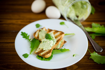 green bread spread of arugula, curds and eggs with fried toast