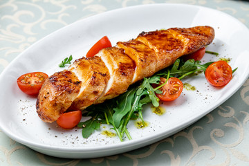 Grilled chicken Breasts with aragula and tomatoes