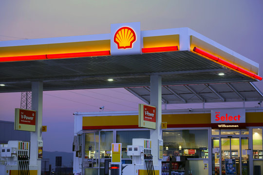 Shell-Tankestelle (Ha&szlig;loch, Deutschland, 09/04/2020)