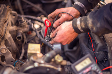 Auto mechanic works in the garage. Repairs.