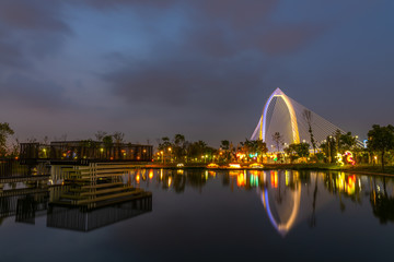 Obraz na płótnie Canvas Nightscape of new landmark Konan Ai-Qin Bridge in Taichung City, Taichung Central Park at the Xitun District Shuinan Economic and Trade Area. The second largest park in Taiwan