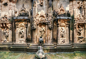 Obraz premium The wonder of Kailasa the Cave no. 16 of Ellora cave, a rock-cut monolithic temple. Ellora temple is religious complex with Buddhist, Hindu and Jain cave temples and monasteries, India