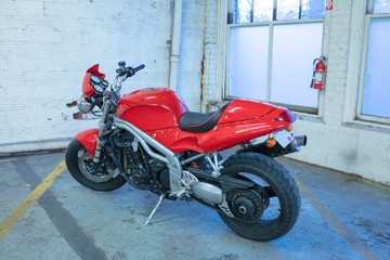 Obraz na płótnie Canvas red racing motorcycle in garage