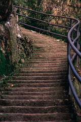 Schody przy skarpie