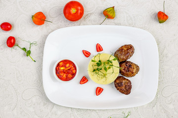 mashed potatoes with cutlets for lunch