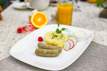 mashed potatoes with sausages for lunch