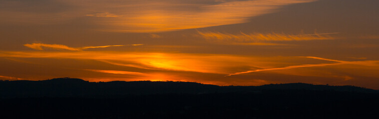 Obraz premium Banner of a red sunset