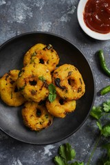 Vada/ Vadai - Tea time spicy snack with leftover rice
