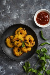 Vada/ Vadai - Tea time spicy snack with leftover rice