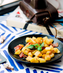 fried potatoes with becon