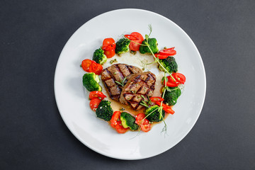 grilled meat with tomatoes and broccoli
