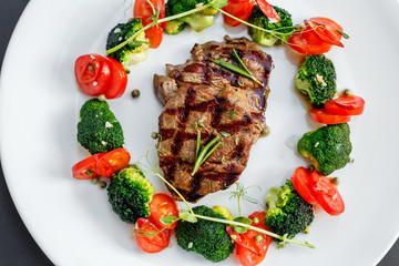 grilled meat with tomatoes and broccoli