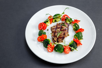 grilled meat with tomatoes and broccoli