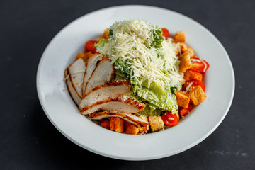 Caesar salad with chicken and crackers