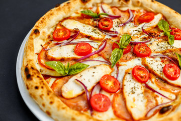 pizza with cheese and chicken with tomatoes