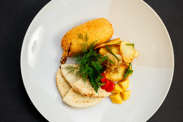 chicken leg breaded with pita potatoes and vegetables