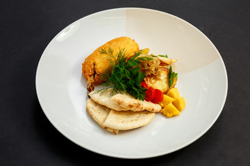 chicken leg breaded with pita potatoes and vegetables