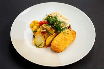 chicken leg breaded with pita potatoes and vegetables