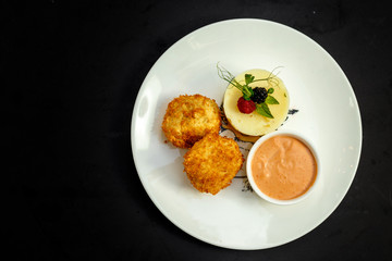 Fototapeta premium delicious nuggets with mashed potatoes and gravy