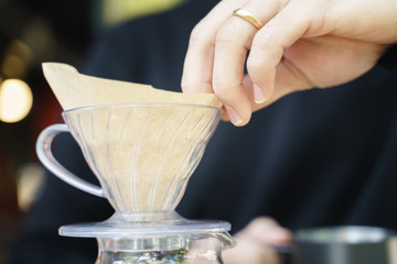 Coffee drip process by pouring hot water