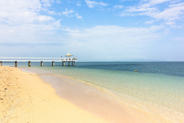 Obraz premium 〈石垣島〉ビーチの桟橋