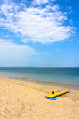 〈石垣島〉ビーチのサーフボード