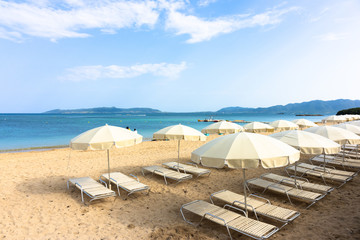 〈石垣島〉ビーチのパラソル