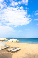 Obraz premium 〈石垣島〉ビーチのパラソル