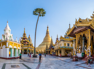 Fototapeta premium Shwedagon pagoda at sunset. This place is popular destination landmark in Yangon, Myanmar