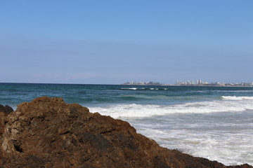 Honolulu Diamond head and Honolulu beach
