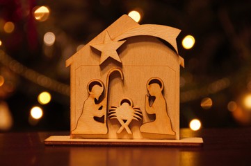drewniana dekoracja-  Bożonarodzeniowa szopka