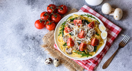 Spaghetti with mushrooms, cheese, spinach, rukkola and cherry tomatoes