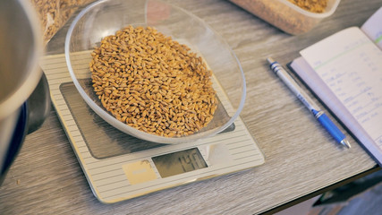 Measuring the weight of the malt before we will crush the malt, homebrewing