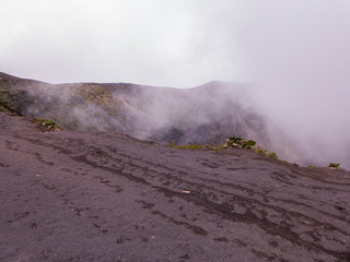 Der Vulkan Irazú in Costa Rica ist 3432 m hoch und somit die höchste Erhebung des Gebirges Cordillera Central