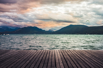 Kitesurf sur le lac d'Annecy