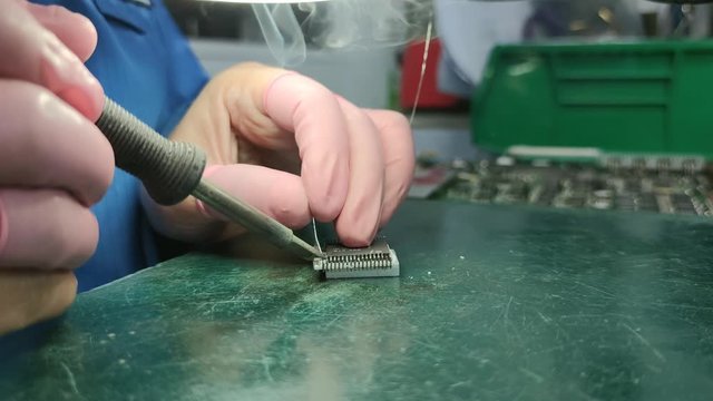 USE ANTI-STATIC FINGER COTS ALL TIME WORKING IN AREA FOR PROTECT ESD