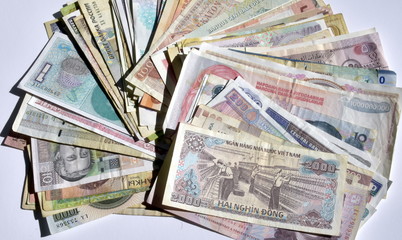 banknoty waluta świata pieniądze szmal kasa