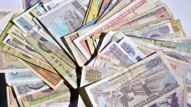 banknoty waluta świata pieniądze szmal kasa
