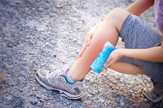 Runners Have Sore Legs Must Be Pressed With Cold Gel. To Reduce Inflammation Of The Muscles And Tendons.