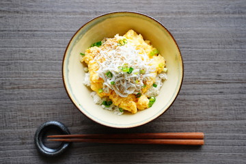 ふわとろしらす丼