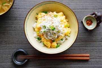 ふわとろしらす丼