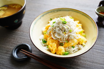 ふわとろしらす丼