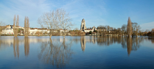 Fototapeta premium Crue de la Charentes à Saintes