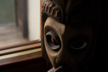 una particolare maschera in legno