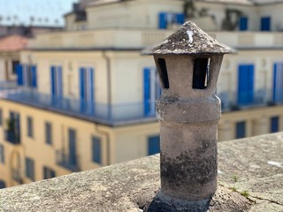 Comignolo sui tetti di Roma